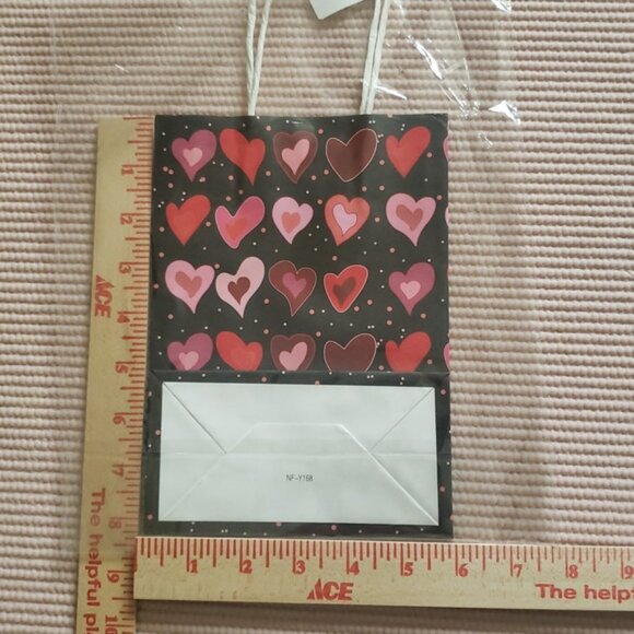 Valentine's Gnome And  Gift Bag Bundle Set, NEW - Picture 10 of 12